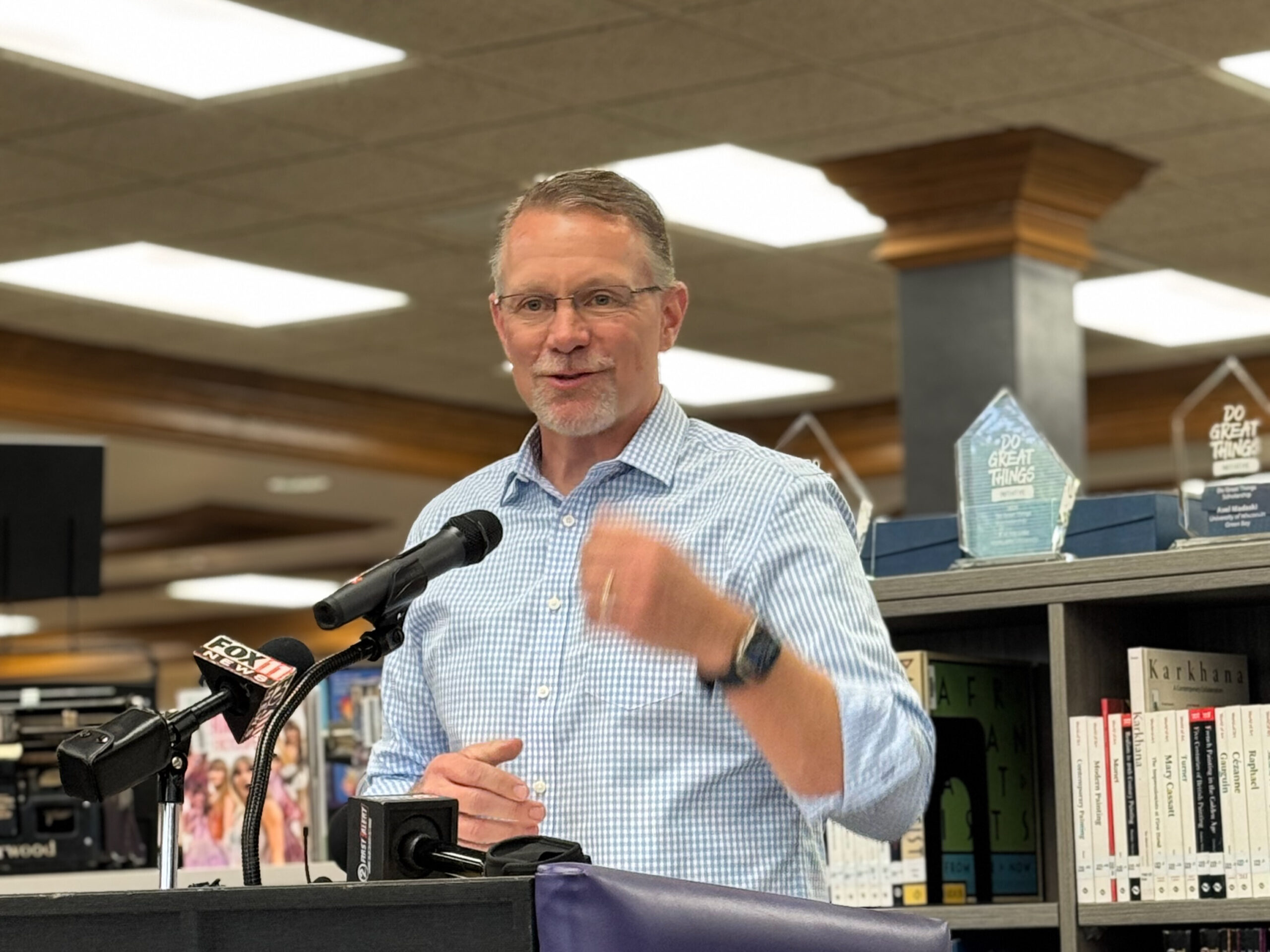 Gary Wiessinger speaks at Do Great Things Scholarship Event