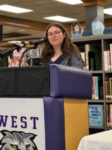 Chloe Burton speaks at the Do Great Things Initiative scholarship awards.