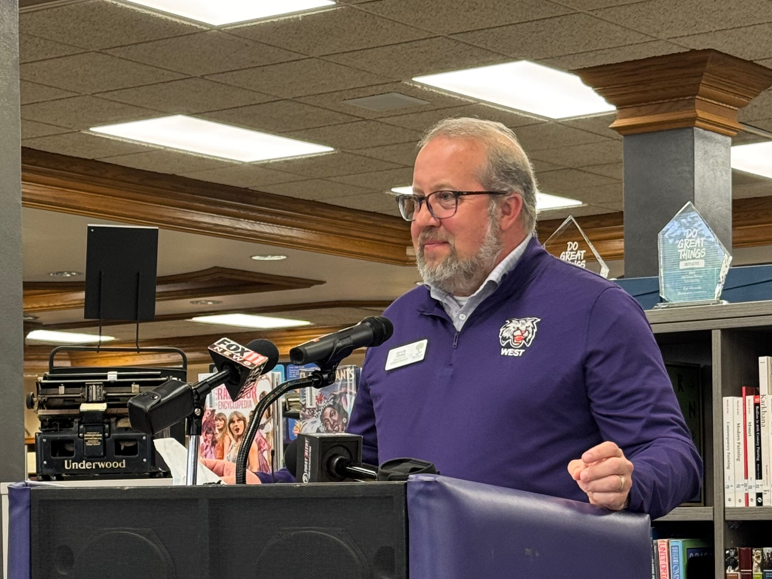 David Johns, GBAPS Associate Superintendent, speaks at the Do Great Things scholarship event.